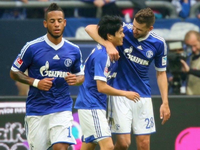 Schalke 04 ist in der Bundesliga ein wichtiger Sieg gelungen. Die Königsblauen wahren mit dem 4:1 gegen Augsburg den Anschluss an das obere Tabellenviertel.