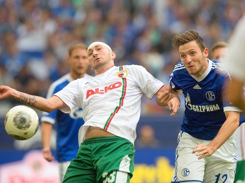 Schalke 04 ist in der Bundesliga ein wichtiger Sieg gelungen. Die Königsblauen wahren mit dem 4:1 gegen Augsburg den Anschluss an das obere Tabellenviertel.