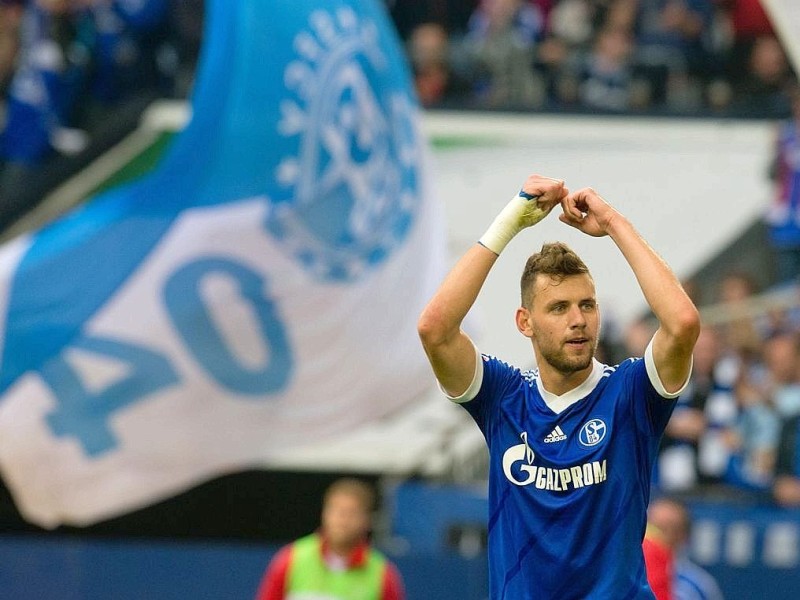 Schalke 04 ist in der Bundesliga ein wichtiger Sieg gelungen. Die Königsblauen wahren mit dem 4:1 gegen Augsburg den Anschluss an das obere Tabellenviertel.