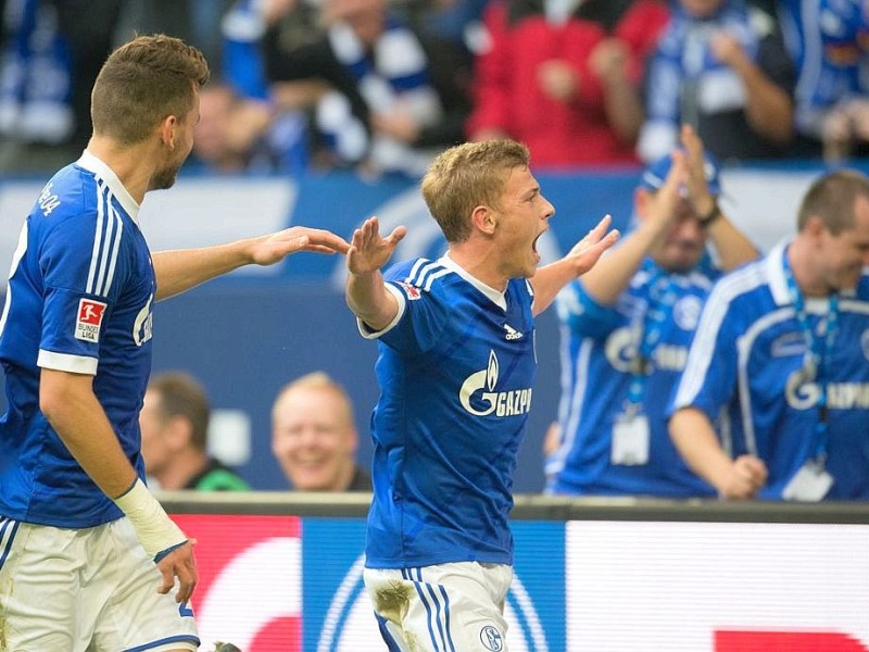 Schalke 04 ist in der Bundesliga ein wichtiger Sieg gelungen. Die Königsblauen wahren mit dem 4:1 gegen Augsburg den Anschluss an das obere Tabellenviertel.