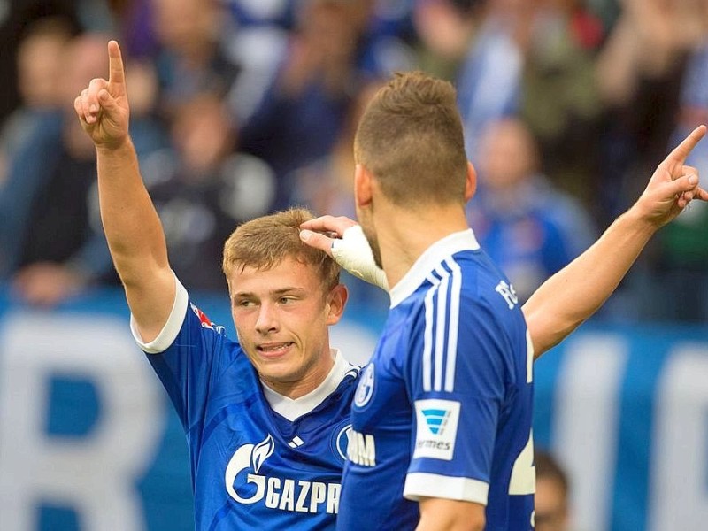 Schalke 04 ist in der Bundesliga ein wichtiger Sieg gelungen. Die Königsblauen wahren mit dem 4:1 gegen Augsburg den Anschluss an das obere Tabellenviertel.