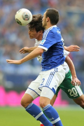 Schalke 04 ist in der Bundesliga ein wichtiger Sieg gelungen. Die Königsblauen wahren mit dem 4:1 gegen Augsburg den Anschluss an das obere Tabellenviertel.