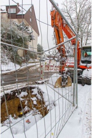 Tagesbruch am Schmachtenberg - und plötzlich ist ein Loch im Schnee.