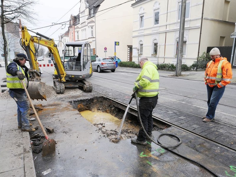 Februar 2012: Tagesbruch auf der Bredeneyer Straße zwischen dem Bredeneyer Kreuz und der Zeunerstraße. FotoPool