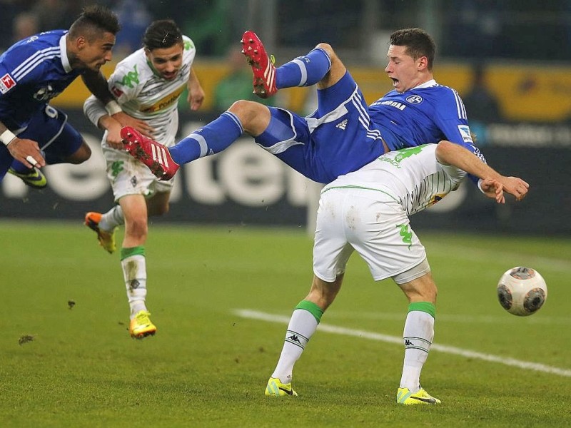 Borussia Mönchengladbach festigte seinen vierten Tabellenplatz und vergrößerte mit einem 2:1 (2:1) gegen den FC Schalke 04 seinen Vorsprung vor dem Verfolger auf sieben Punkte.