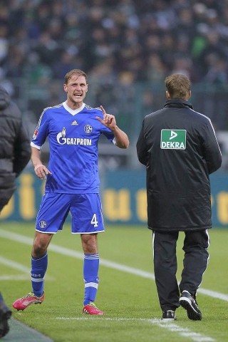 Borussia Mönchengladbach festigte seinen vierten Tabellenplatz und vergrößerte mit einem 2:1 (2:1) gegen den FC Schalke 04 seinen Vorsprung vor dem Verfolger auf sieben Punkte.