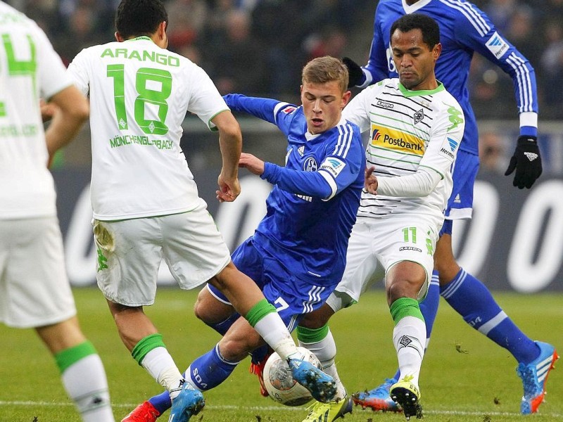 Borussia Mönchengladbach festigte seinen vierten Tabellenplatz und vergrößerte mit einem 2:1 (2:1) gegen den FC Schalke 04 seinen Vorsprung vor dem Verfolger auf sieben Punkte.