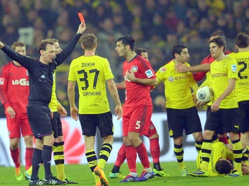 Borussia Dortmund muss Bayer Leverkusen in der Tabelle ziehen lassen.