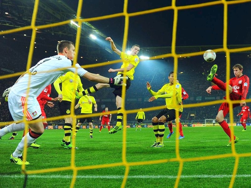 Borussia Dortmund muss Bayer Leverkusen in der Tabelle ziehen lassen.