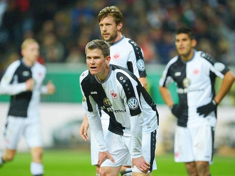 Frankfurt musste sich trotz guter Leistung in einem ausgeglichen Spiel zweier Fußball-Bundesligisten spät mit 0:1 (0:0) geschlagen geben