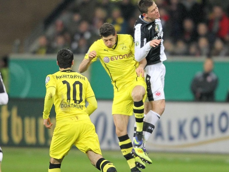 Frankfurt musste sich trotz guter Leistung in einem ausgeglichen Spiel zweier Fußball-Bundesligisten spät mit 0:1 (0:0) geschlagen geben