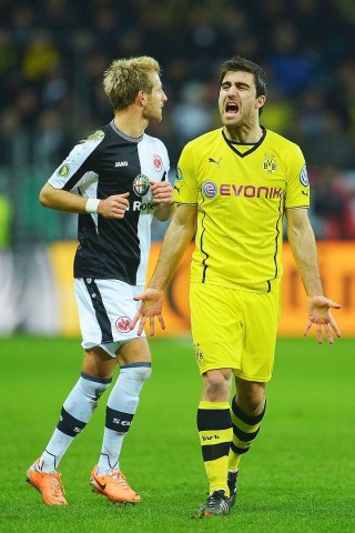 Frankfurt musste sich trotz guter Leistung in einem ausgeglichen Spiel zweier Fußball-Bundesligisten spät mit 0:1 (0:0) geschlagen geben