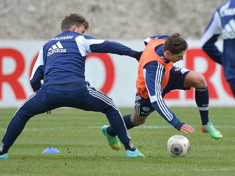 Training FC Schalke 04 am Donnerstag, 13.02.2014 in Gelsenkirchen.Im Bild Schalkes Leon Goretzka (rotes Leibchen)Foto: Joachim Kleine-Büning/WAZ FotoPool