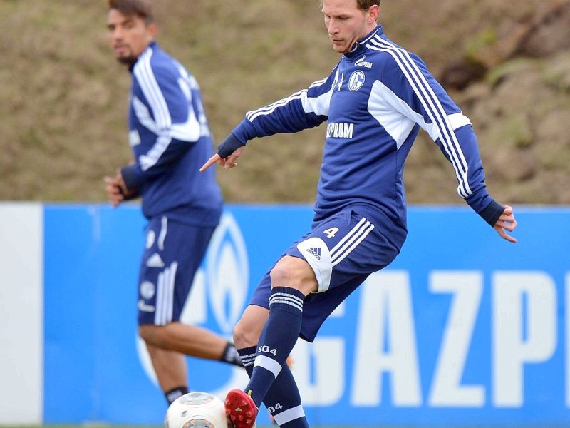 Training FC Schalke 04 am Donnerstag, 13.02.2014 in Gelsenkirchen.Im Bild Schalkes Kapitän Benedikt HöwedesFoto: Joachim Kleine-Büning/WAZ FotoPool