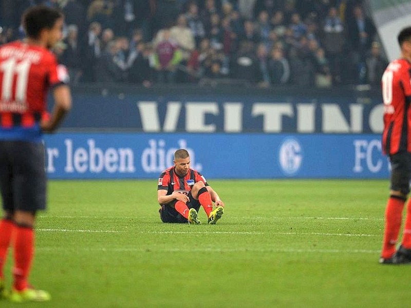 Die königsblauen Tore erzielten Chinedu Obasi und Klaas-Jan Huntelaar.