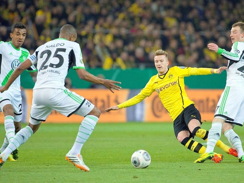 Der BVB schlägt den VfL Wolfsburg im DFB-Pokal-Halbfinale mit 2:0. Die Impressionen aus dem Signal Iduna Park.