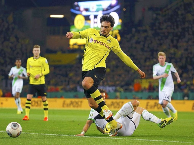 Der BVB schlägt den VfL Wolfsburg im DFB-Pokal-Halbfinale mit 2:0. Die Impressionen aus dem Signal Iduna Park.