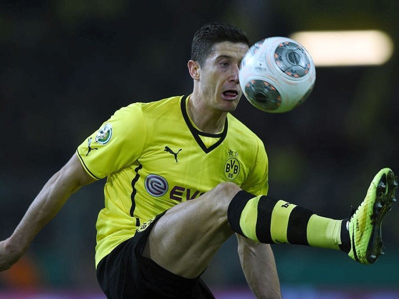 Der BVB schlägt den VfL Wolfsburg im DFB-Pokal-Halbfinale mit 2:0. Die Impressionen aus dem Signal Iduna Park.