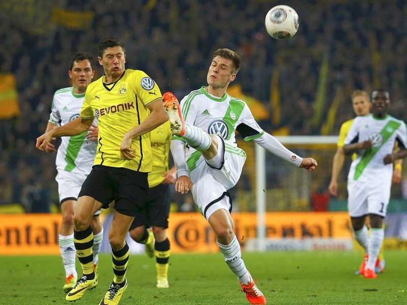 Der BVB schlägt den VfL Wolfsburg im DFB-Pokal-Halbfinale mit 2:0. Die Impressionen aus dem Signal Iduna Park.