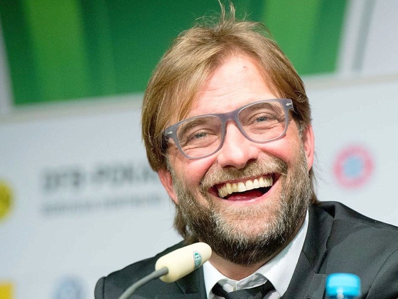 Nur noch einmal schlafen, dann steigt in Berlin der große DFB-Pokalabend zwischen Borussia Dortmund und dem FC Bayern München. Am Freitag trafen sich bereits die Trainer Jürgen Klopp und Pep Guardiola zur Pressekonfere in der Hauptstadt. Mit dabei waren auch die Kapitäne Sebastian Kehl und Philipp Lahm.