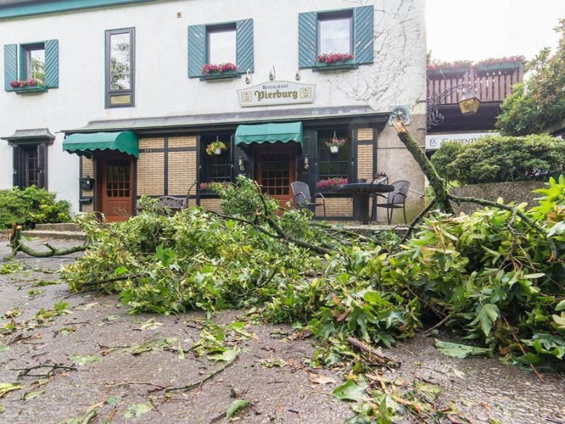 Essen Kettwig - Unwetter am Pfingstmontag - Sturmschäden - Pierburg - Foto: Reiner Worm / WAZ FotoPool