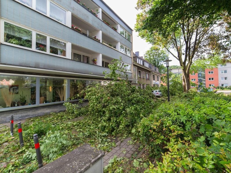 Essen Werden - Unwetter am Pfingstmontag - schwere Sturmschäden in Essen - Werden - Cafe Werden - Foto: Reiner Worm / WAZ FotoPool