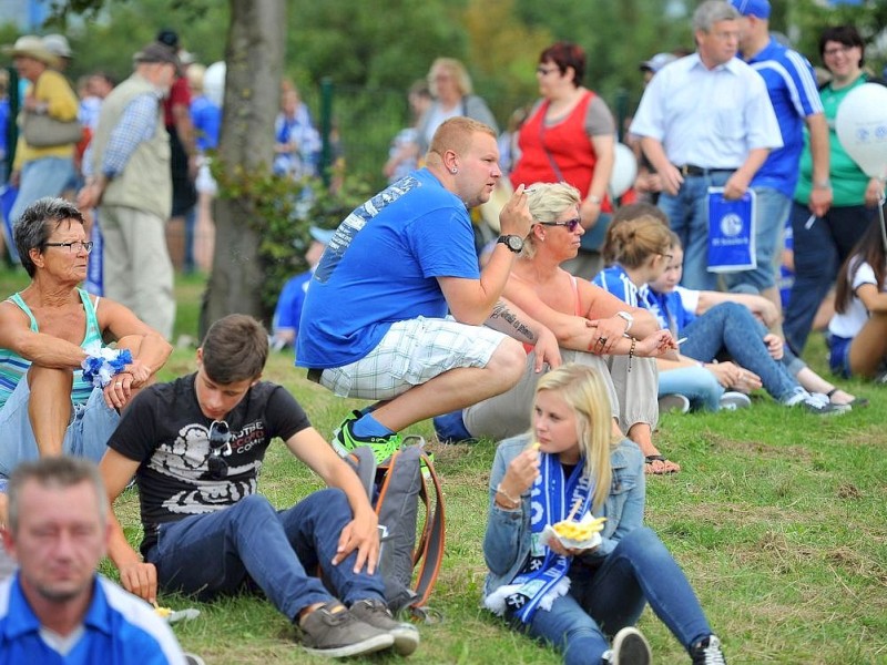 Mehr als Hunderttausend Besucher strömten am Sonntag über das Vereinsgelände auf dem Berger Feld.