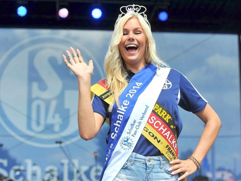 Sie ist die neue Miss Schalke: Ina Heinrichs (19) aus Recklinghausen ist die amtierende Miss Schalke 2014.