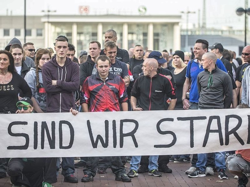 Rund 200 Hooligans trafen sich in der Dortmunder Innenstadt.