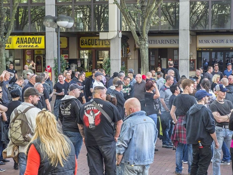 Rund 200 Hooligans trafen sich in der Dortmunder Innenstadt.