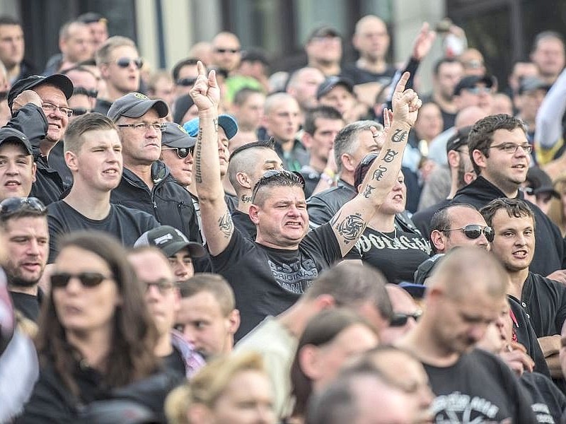 Rund 200 Hooligans trafen sich in der Dortmunder Innenstadt.