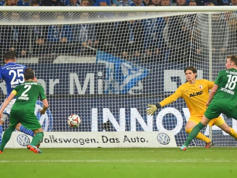 Schalke 04 feierte einen wichtigen, allerdings auch glücklichen 1:0-Sieg gegen den FC Augsburg - und musste diesen Sieg teuer bezahlen: Julian Draxler verletzte sich wohl schwer am Oberschenkel.