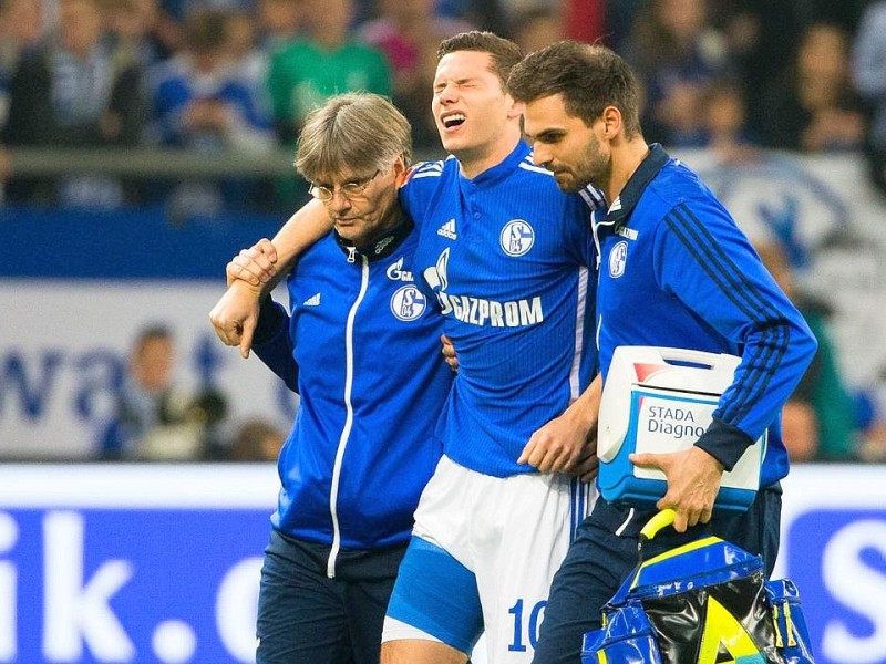 Schalke 04 feierte einen wichtigen, allerdings auch glücklichen 1:0-Sieg gegen den FC Augsburg - und musste diesen Sieg teuer bezahlen: Julian Draxler verletzte sich wohl schwer am Oberschenkel.