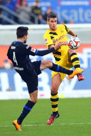 Der SC Paderborn und Borussia Dortmund trennen sich am 12. Spieltag der Fußball-Bundesliga mit einem 2:2. Die Bilder vom Spiel in Paderborn.