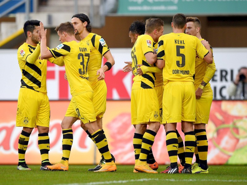 Der SC Paderborn und Borussia Dortmund trennen sich am 12. Spieltag der Fußball-Bundesliga mit einem 2:2. Die Bilder vom Spiel in Paderborn.