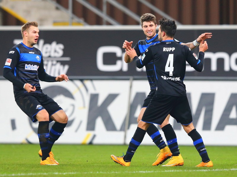 Der SC Paderborn und Borussia Dortmund trennen sich am 12. Spieltag der Fußball-Bundesliga mit einem 2:2. Die Bilder vom Spiel in Paderborn.