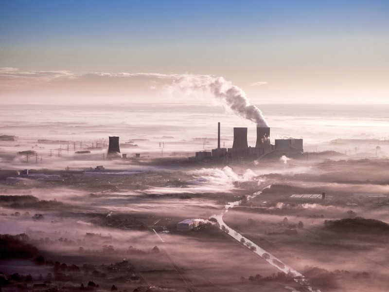 Das Kohlekraftwerk Westfalen (284 KW) in Hamm-Uentrop. Der stillgelegte Atomreaktor...