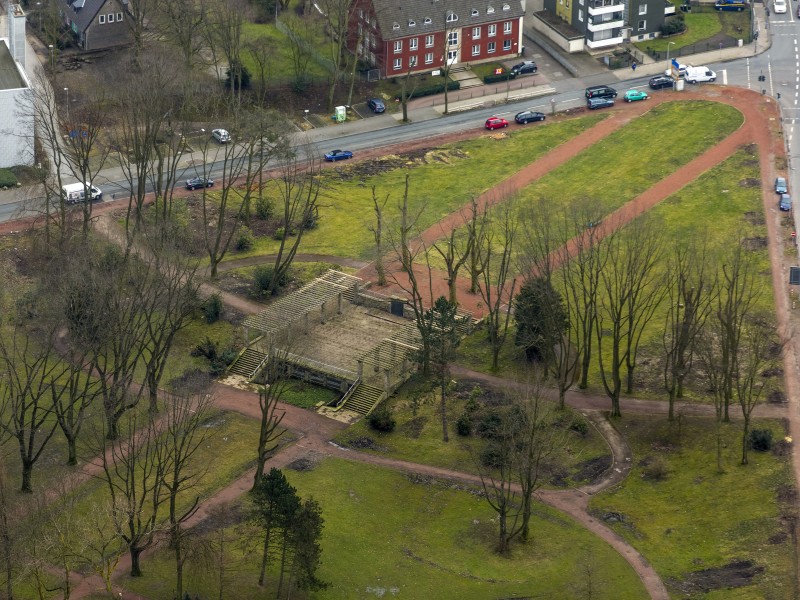 Park mit Wattenscheider Ehrenmal an der Bußmannstraße, Wattenscheid,  Bochum, Ruhrgebiet, Nordrhein-Westfalen, Deutschland