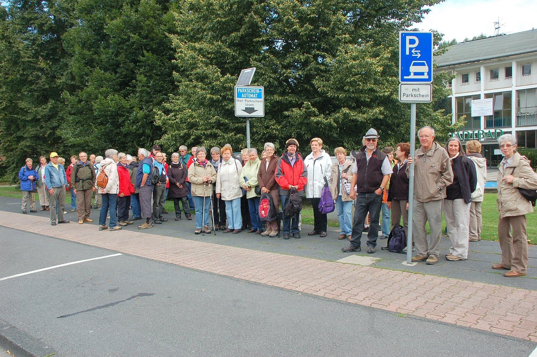 Der 25. Juli ist seit dem achten Jahrhundert Festtag für den Apostel Jakobus. Dass die Pilgergemeinde aus Lünen und Umgebung ihn am vergangenen Samstag schon zwei Tage früher feierte, hatte organisatorische Gründe. Denn nicht nur Rentner, sondern auch Menschen, die im Arbeitsleben stehen, sollten mit eingeschlossen werden. Dass sich dann aber so viele Pilger einfanden, die an der zwölf Kilometer langen Wanderung von Herbern nach Werne teilnahmen, überraschte selbst „Cheforganisator“ Horst Störmer.