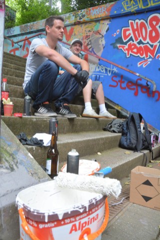 Die WAZ besucht für das Online-Feature über die Graffiti-Szene im Ruhrgebiet am Montag, 20.07.2015, Steven Blaton (Bild) und seine Crew beim Live-Sprühen im Gladbecker Schürenkamptunnel. Diese Hall of Fame ist reich bebildert, aber jedes Kunstwerk kann schon am nächsten Tag wieder übermalt sein. Foto: Oliver Mengedoht / FUNKE Foto Services