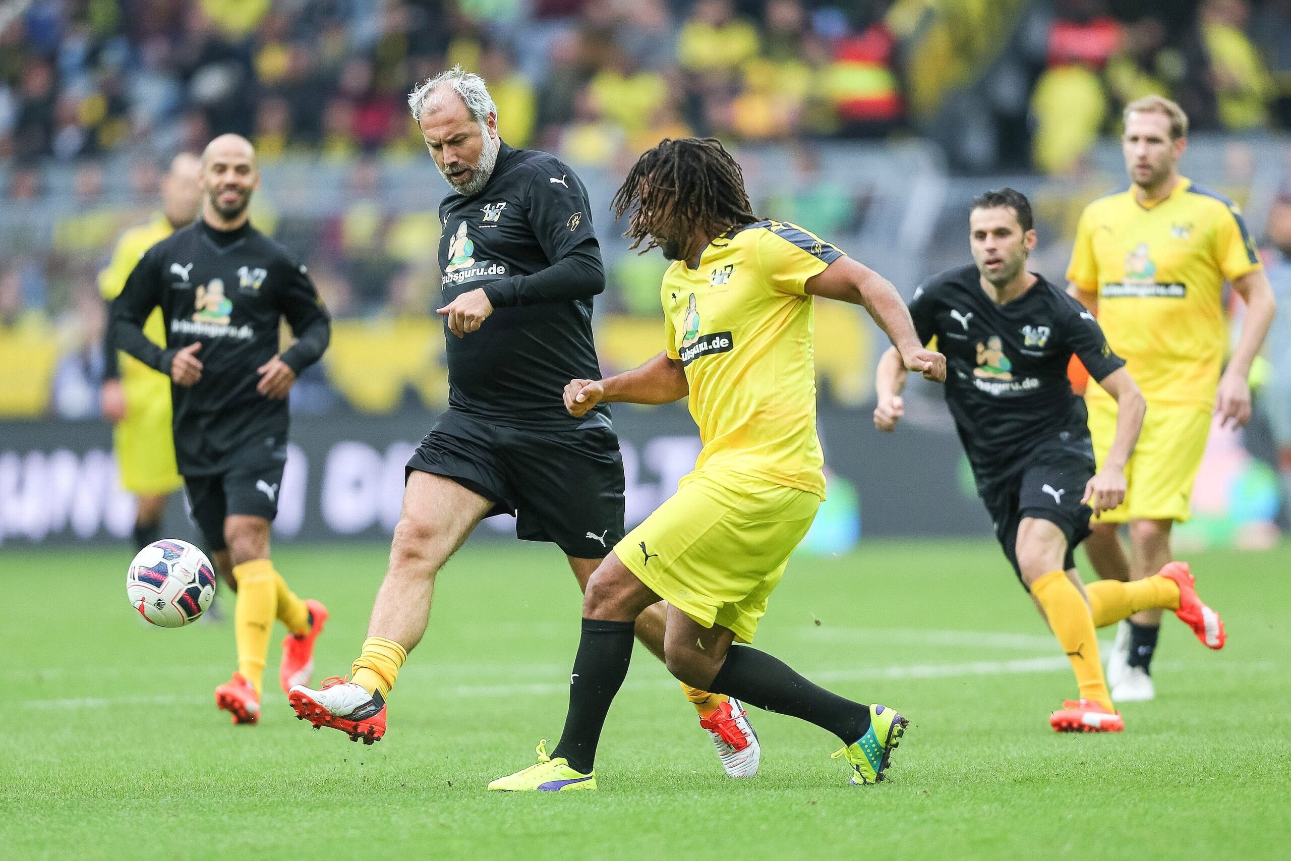 Beim Abschiedsspiel von Leonardo Dede kamen viele ehemalige BVB- und Bundesliga-Stars zusammen, um den Brasilianer zu feiern.