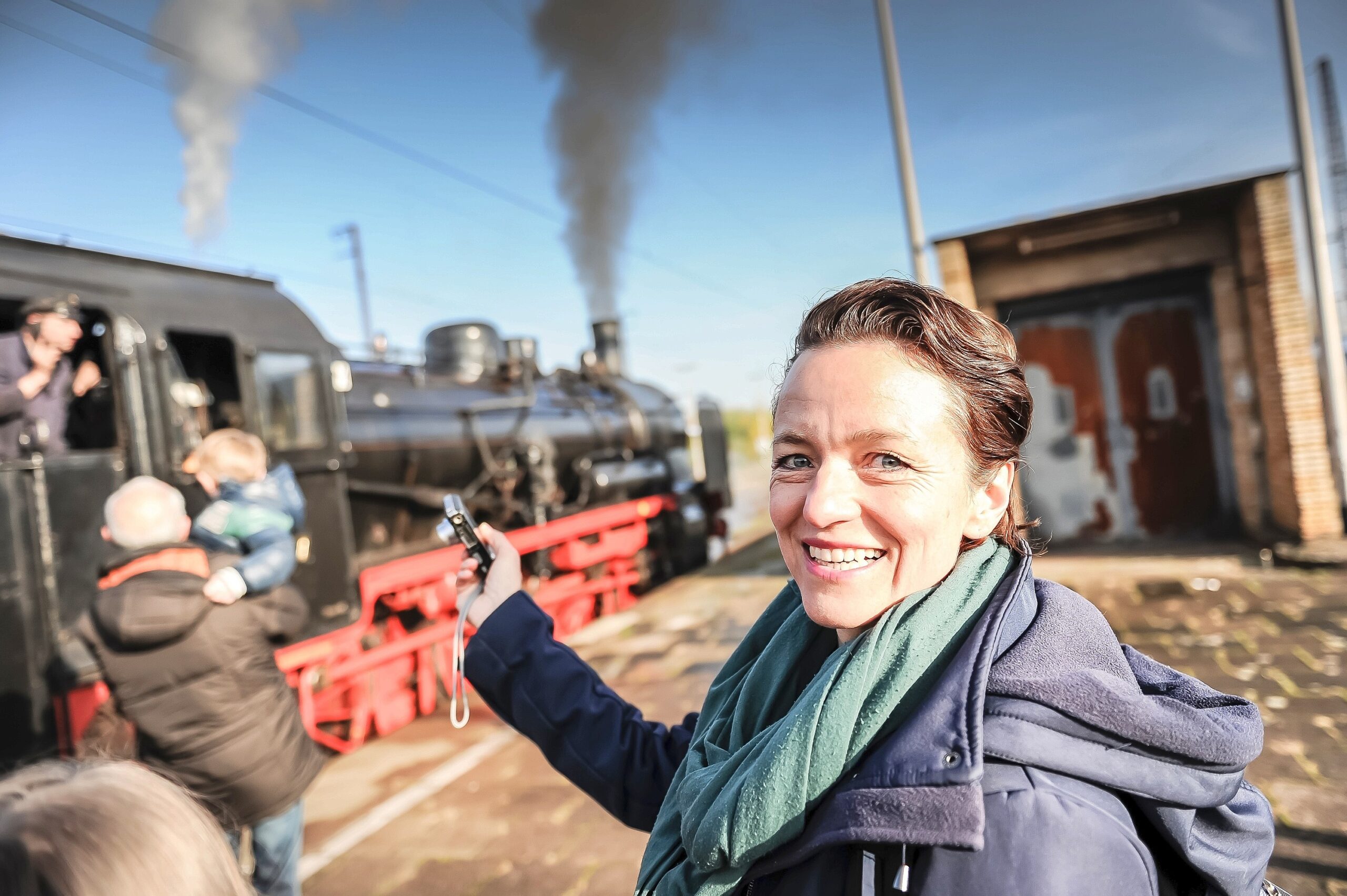 Barbara Meisner macht Erinnerungsfotos.