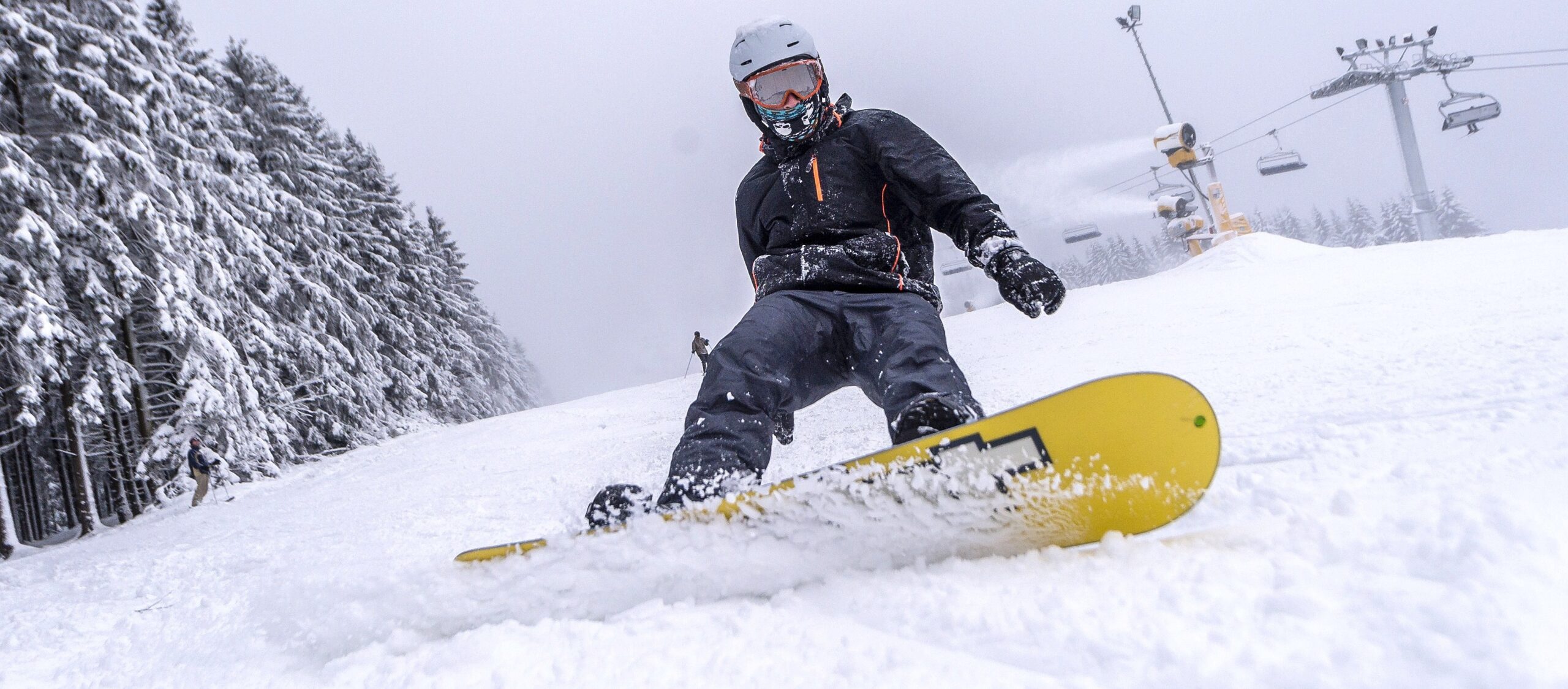 Dichter Nebel machte am Freitag den Ski Fans zu schaffen. Auf den meisten Pisten waren die Sichtbedingungen recht dürftig.