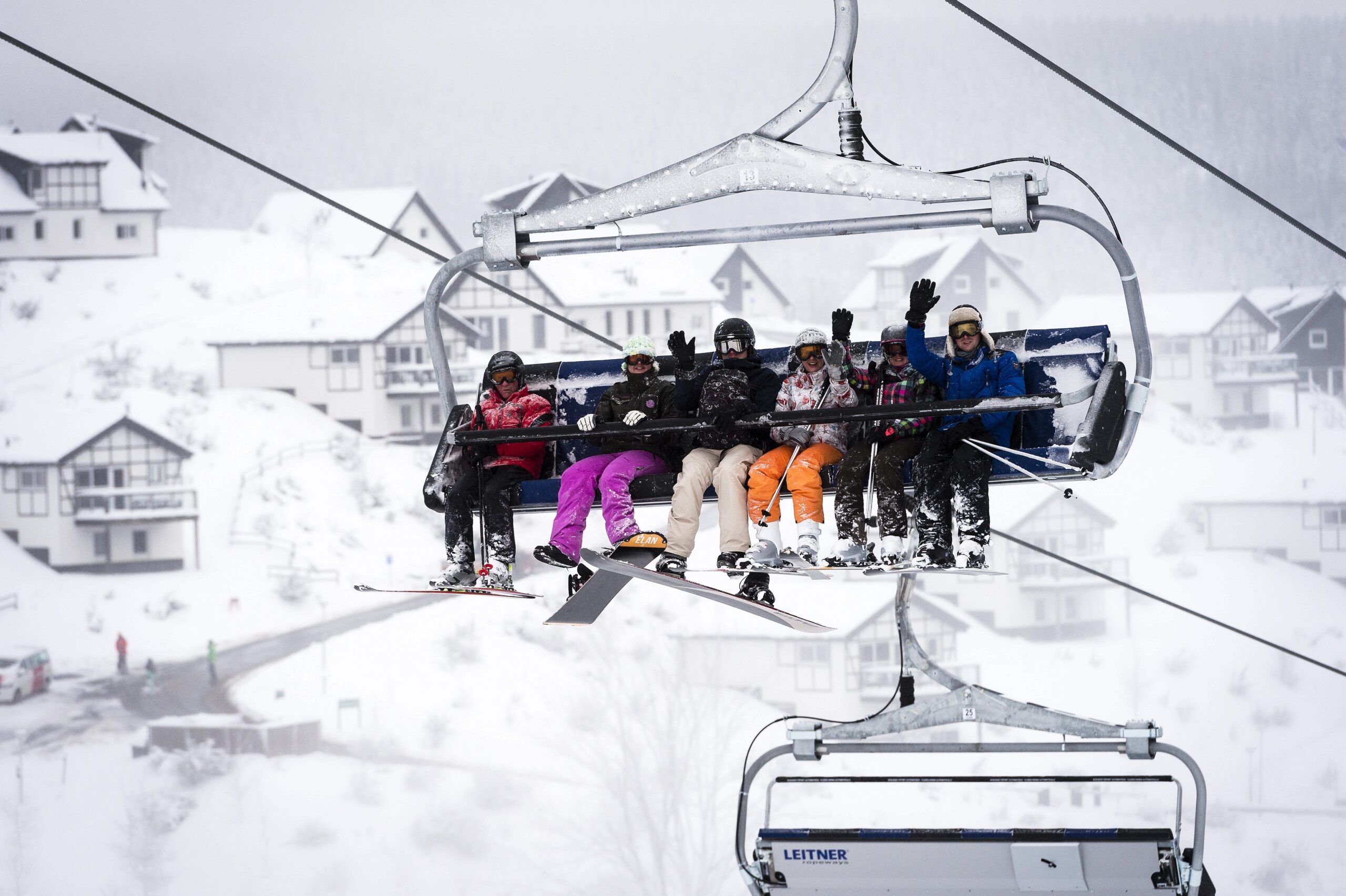 Dichter Nebel machte am Freitag den Ski Fans zu schaffen. Auf den meisten Pisten waren die Sichtbedingungen recht dürftig.