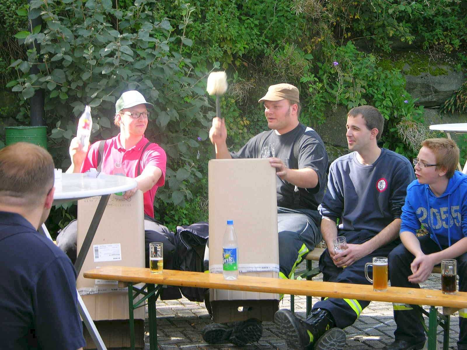 Seit 1991 wird im Hochsauerlandkreis der Leistungsnachweis der Feuerwehren nach den Richtlinien des Feuerwehrverbandes durchgeführt. Die Löschgruppe Berge der Freiwilligen Feuerwehr Meschede war am Samstag Ausrichter dieser fast schon traditionellen mittlerweile 21. Veranstaltung.