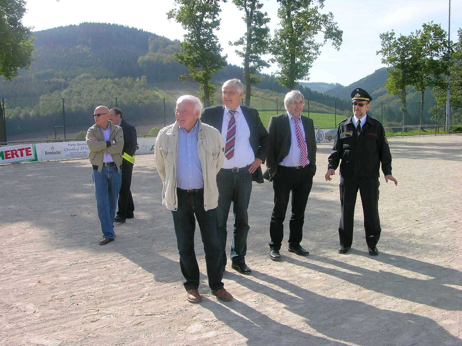 Seit 1991 wird im Hochsauerlandkreis der Leistungsnachweis der Feuerwehren nach den Richtlinien des Feuerwehrverbandes durchgeführt. Die Löschgruppe Berge der Freiwilligen Feuerwehr Meschede war am Samstag Ausrichter dieser fast schon traditionellen mittlerweile 21. Veranstaltung.