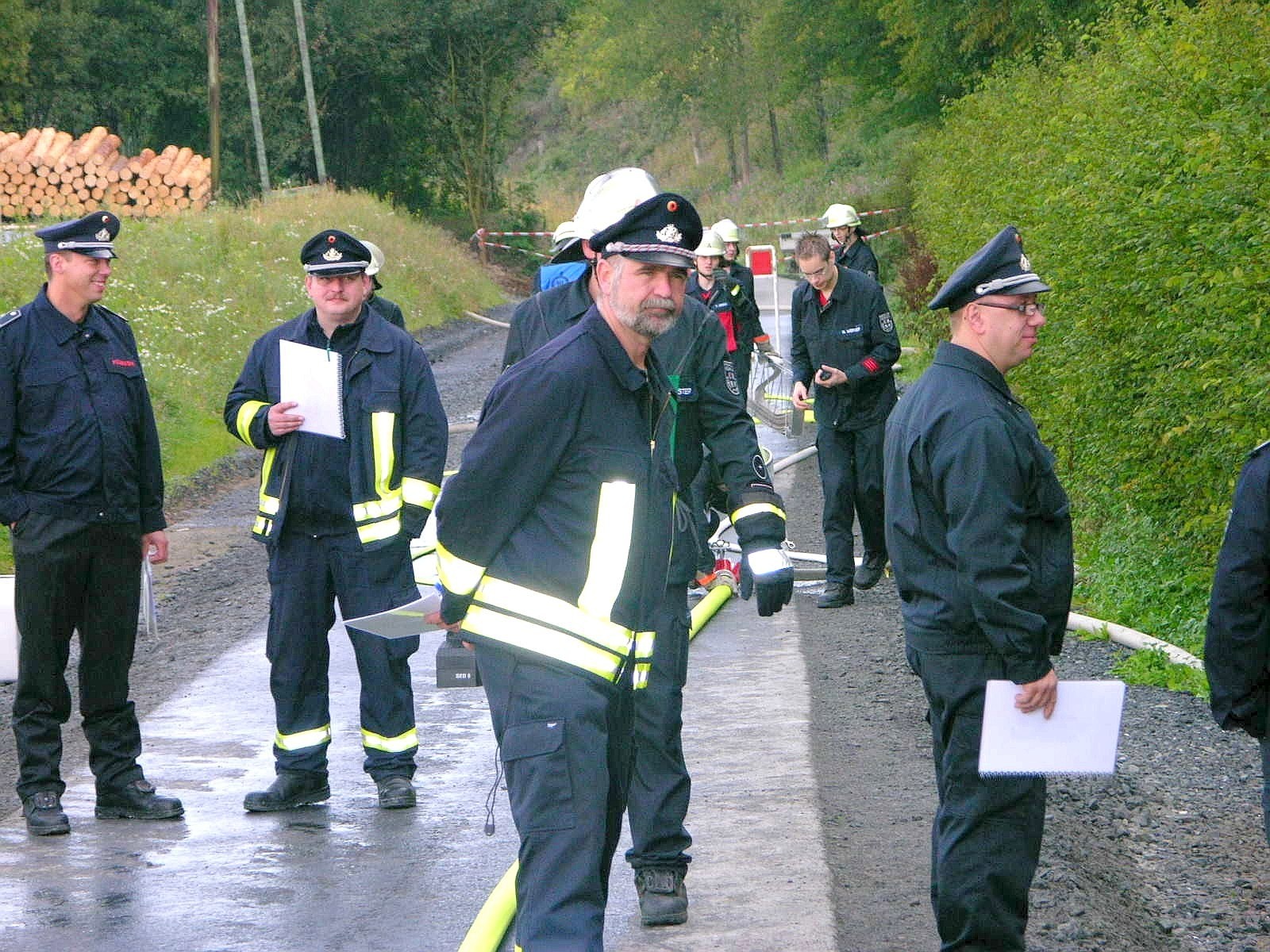 Seit 1991 wird im Hochsauerlandkreis der Leistungsnachweis der Feuerwehren nach den Richtlinien des Feuerwehrverbandes durchgeführt. Die Löschgruppe Berge der Freiwilligen Feuerwehr Meschede war am Samstag Ausrichter dieser fast schon traditionellen mittlerweile 21. Veranstaltung.