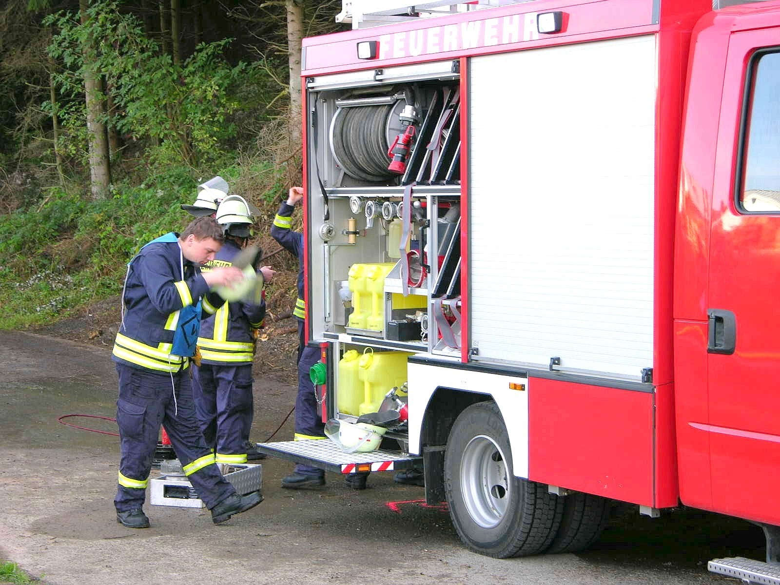 Seit 1991 wird im Hochsauerlandkreis der Leistungsnachweis der Feuerwehren nach den Richtlinien des Feuerwehrverbandes durchgeführt. Die Löschgruppe Berge der Freiwilligen Feuerwehr Meschede war am Samstag Ausrichter dieser fast schon traditionellen mittlerweile 21. Veranstaltung.