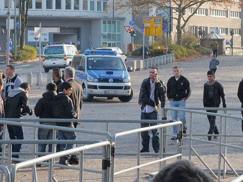 Tausende Mitglieder der vom Verfassungsschutz beobachteten „Föderation der Demokratischen Türkischen Idealistenvereine in Deutschland“, besser bekannt als „Graue Wölfe“, reisten in Essen an. Foto: Remo Bodo Tietz