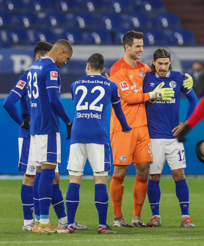 Die Personalplanungen beim FC Schalke 04 sind in vollem Gang! Jetzt hat ein weiterer Spieler seinen Vertrag für die kommende Zweitliga-Saison verlängert. 